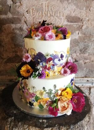 140 Gold Leaf Cake ideas  cake, wedding cakes, beautiful cakes